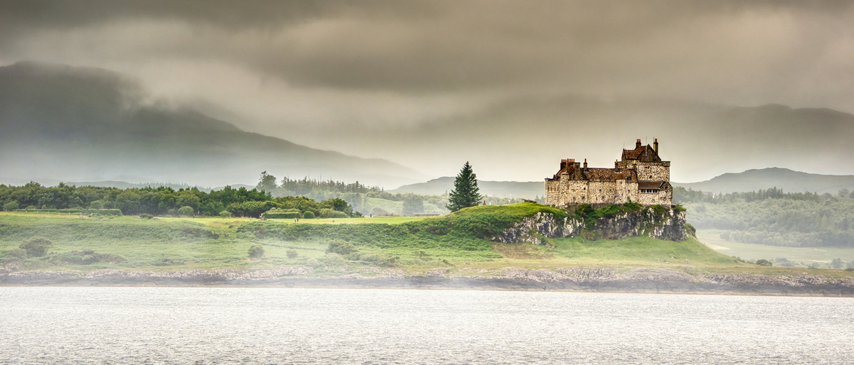 5 Castle in the mist - Graham Turner